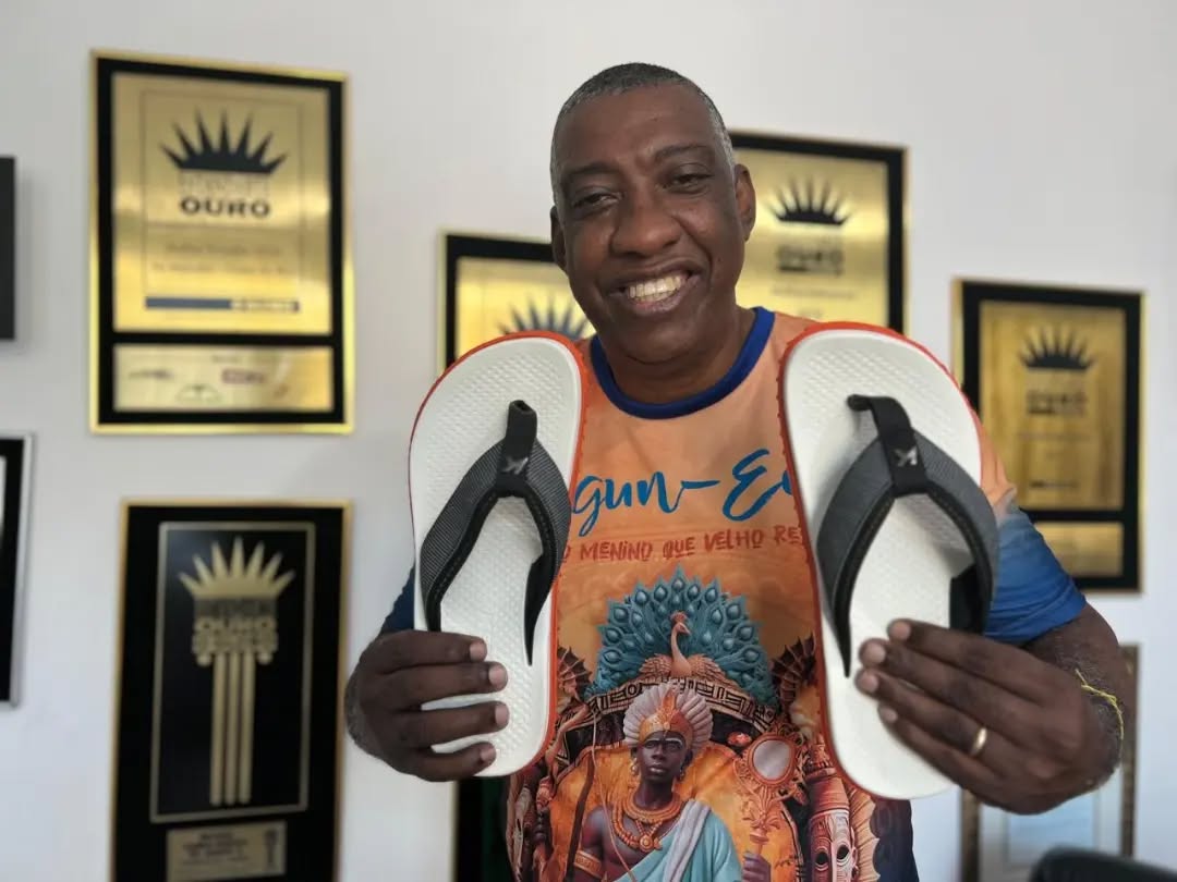 Em 2023, deixou a escola e acertou com o Império Serrano. No ano seguinte, assumiu o microfone da Unidos da Tijuca e segue na escola para o próximo carnaval, com o enredo sobre o orixá Logun-edé. Foi estandarte de ouro em 2010, 2011, 2016 e 2017.