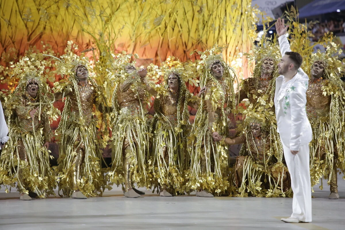 A Mocidade Independente de Padre Miguel, fundada em 1955, nasceu de um bloco de carnaval que foi originado a partir de um time de futebol de várzea, o Independente Futebol Clube.