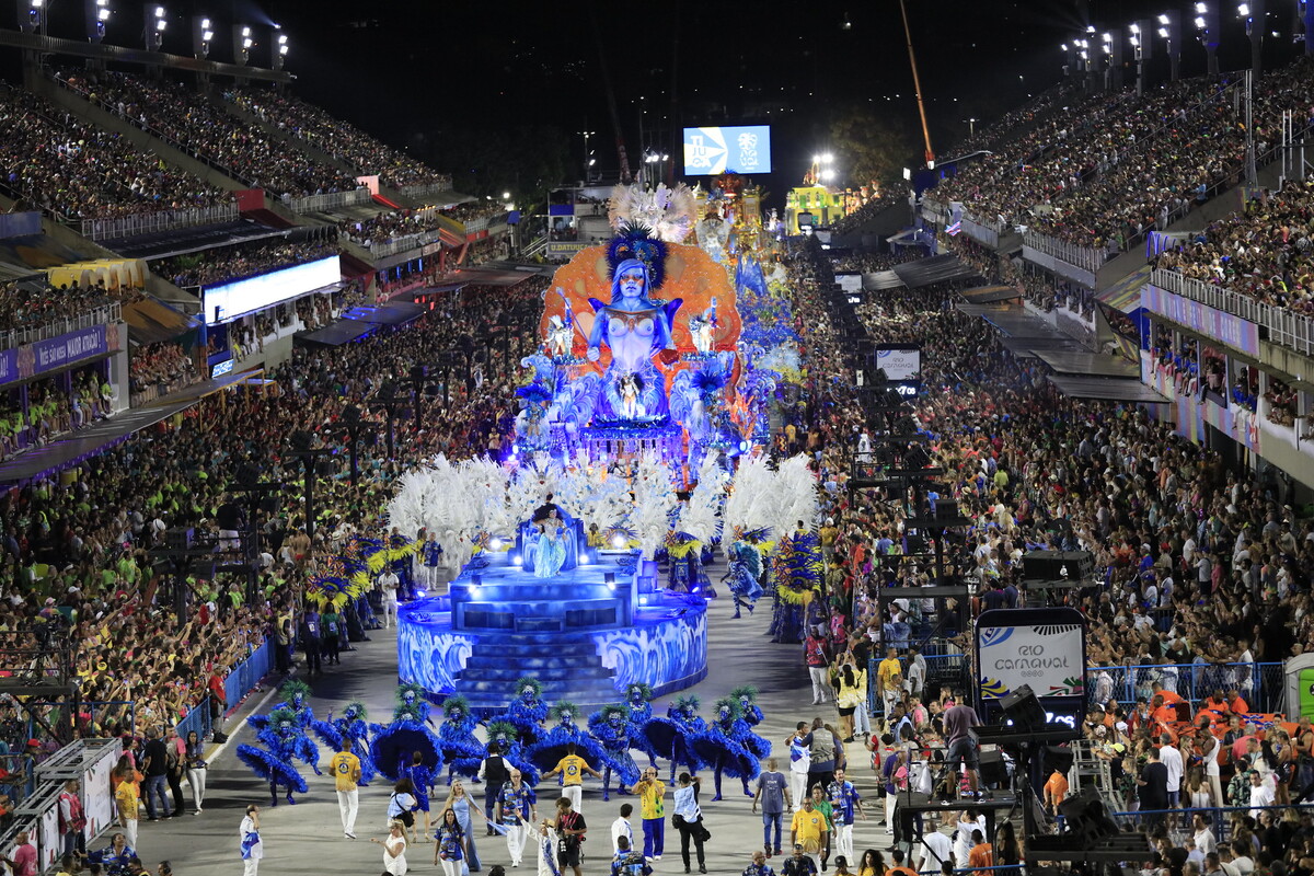 Unidos da Tijuca - A escola da Tijuca, na zona norte do Rio, abre o desfile na segunda-feira com suas cores vibrantes: azul e amarelo.
