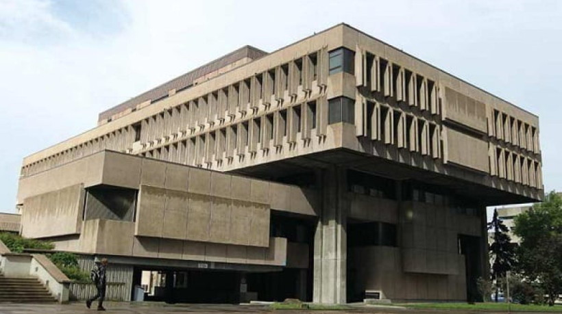 Edifício do Conselho de Educação de Calgary, no Canadá, é brutalista
