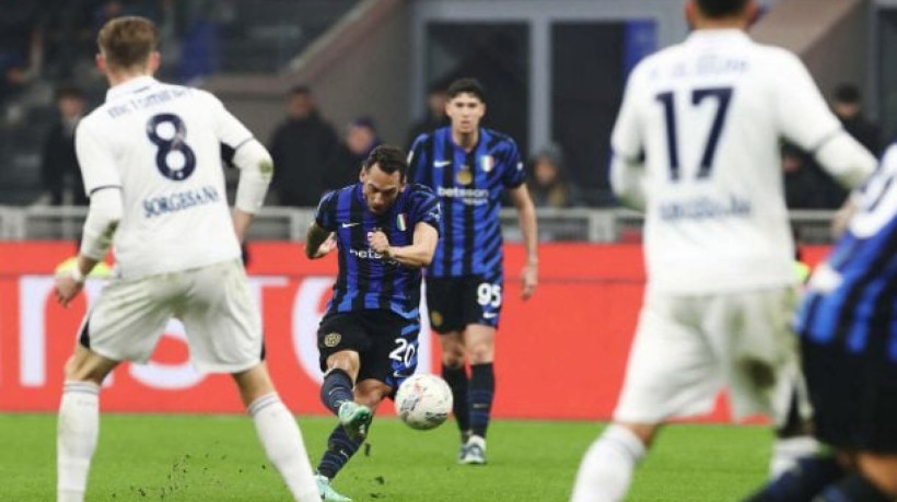 Duelo de líderes promete parar a Itália neste sábado (1º de março); Napoli vem em segundo, com 56 pontos - um a menos que a líder Inter de Milão