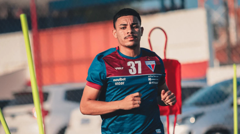 Kauan, meio-campista do Fortaleza, foi emprestado ao Atlético-GO