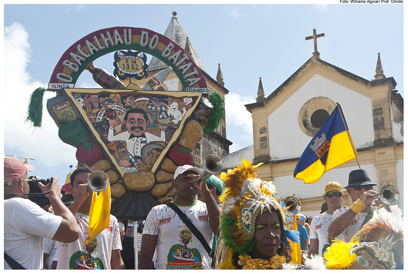 Em sua 46ª edição, o Galo da Madrugada de 2024 tem como tema “Pernambuco: do Galo ao Bacalhau, viva o Carnaval”. A festa prestará uma homenagem a festividades típicas do carnaval do estado: os Caretas de Triunfo, as Caiporas de Pesqueira e o bloco Bacalhau do Batata.  

