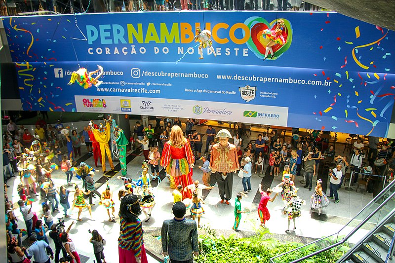 A capital Recife e a cidade de Olinda, na região metropolitana, são os dois principais cenários do efervescente carnaval pernambucano. 