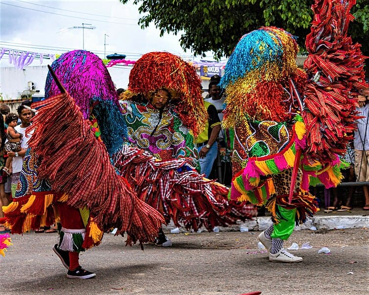 Cidades do interior pernambucano também promovem eventos carnavalescos de prestígio. Nazaré da Mata, conhecida como terra do maracatu, promove danças que celebram o gênero. 