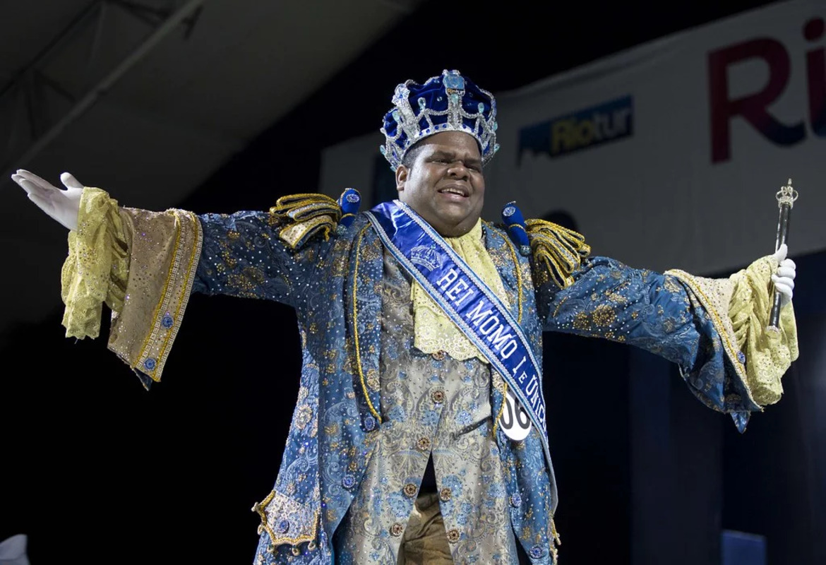 Em 2004, um decreto do então governador César Maia acabou com a exigência de peso mínimo entre os requisitos para inscrição no concurso de Rei Momo. O argumento foi a política de combate à obesidade.