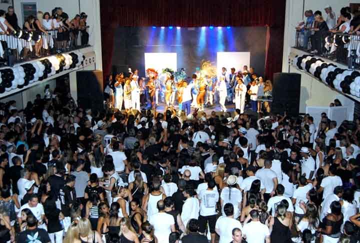 Em 2004, o Cordão do Bola Preta foi reconhecido como patrimônio cultural imaterial da cidade do Rio de Janeiro, destacando sua importância na preservação e promoção das tradições carnavalescas.