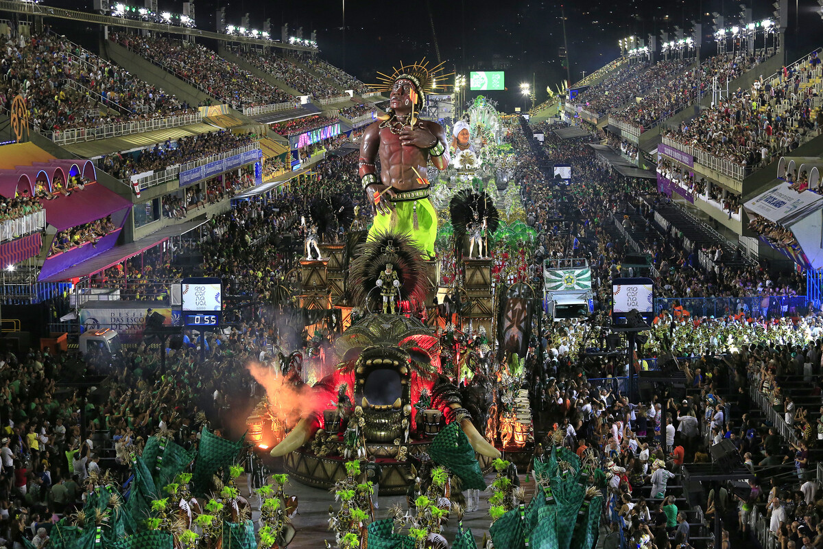 No quesito Samba-Enredo, os jurados avaliam a letra e a melodia, levando em conta a riqueza poética, a beleza e o bom gosto. Além disso, procuram identificar a capacidade da harmonia musical de facilitar o canto e a dança dos componentes.