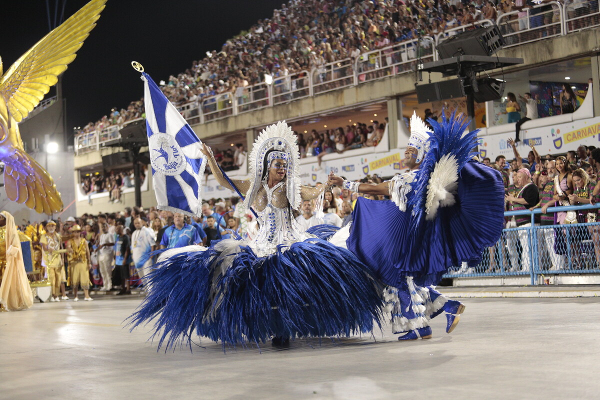 Os jurados devem observar o bailado, que deve ser no ritmo do samba, com graça, leveza e harmonia entre o casal. Muitos deles estão arriscando algumas coreografias referentes ao enredo, mas sem perder a concepção do quesito, de guardar e apresentar o pavilhão da escola. Erros na dança, assim como deixar enrolar a bandeira no giro podem tirar décimos importantes. 