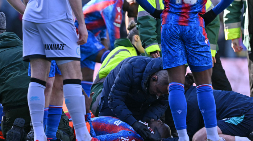 Mateta, atacante do Crystal Palace, teve que ser encaminhado para o hospital