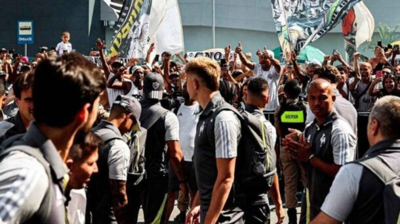 'Não me leve a mal. Tudo tem Galo E Galo, som, sol e sal é fundamental'