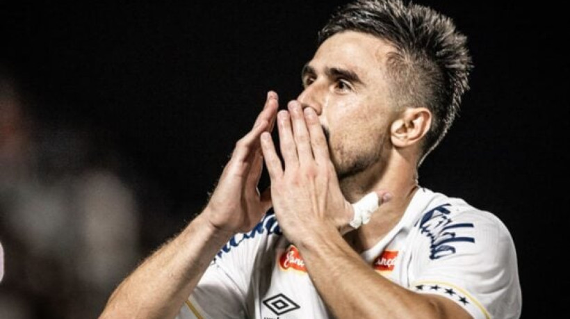 Sem espaço com Pedro Caixinha, jogador rescindiu contrato com o Peixe e já foi anunciado no seu novo clube 