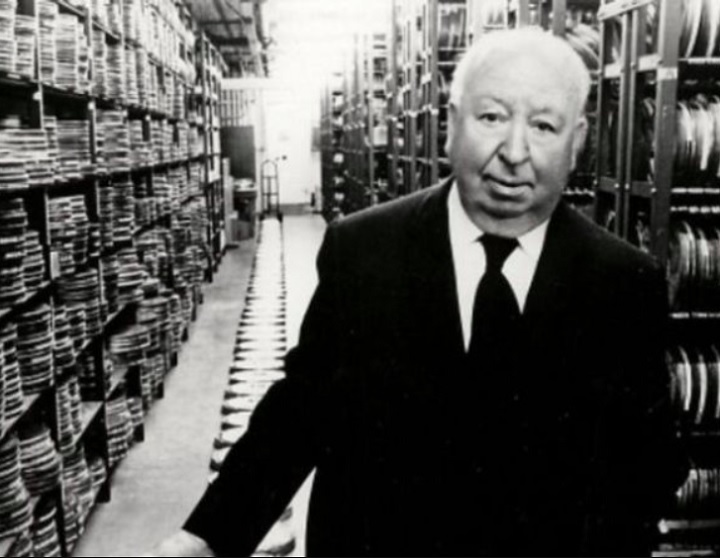 A trajetória na indústria cinematográfica de Hitchcock começa em 1919, aos 20 anos, quando ele ingressou como designer de intertítulos na companhia britânica Famous Players-Lasky. 