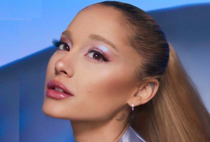 Apesar do sucesso na atuação, Ariana sempre teve uma paixão pela música.