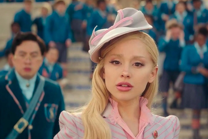 No entanto, foi com o papel de Galinda, em Wicked, que Ariana consolidou seu espaço como atriz. 