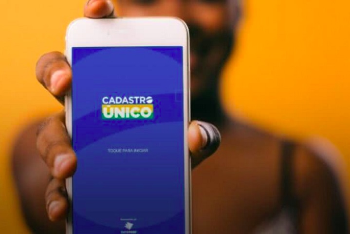 Os critérios para fazer parte do Pé-de-Meia incluem ter entre 14 e 24 anos e pertencer a uma família registrada no Cadastro Único (CadÚnico).