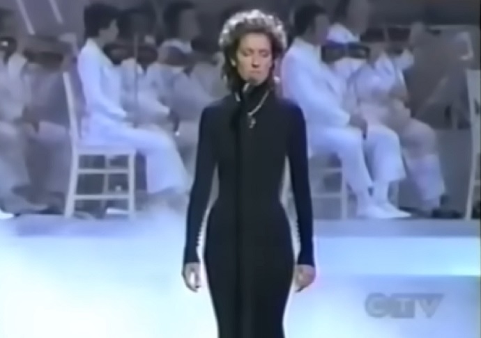 My Heart Will Go On, de Titanic (1998): Falando em Céline Dion e sua voz poderosa, a cantora se destacou mais uma vez no Oscar de 1998 com um dos maiores sucessos de sua carreira e da história do cinema.