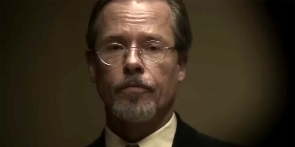 Em “O Brutalista”, Guy Pearce vive um poderoso industrial em trama que retrata a trajetória do arquiteto húngaro Laszló Toth (Adrien Brody), que migra para os Estados Unidos após a Segunda Guerra Mundial. 
