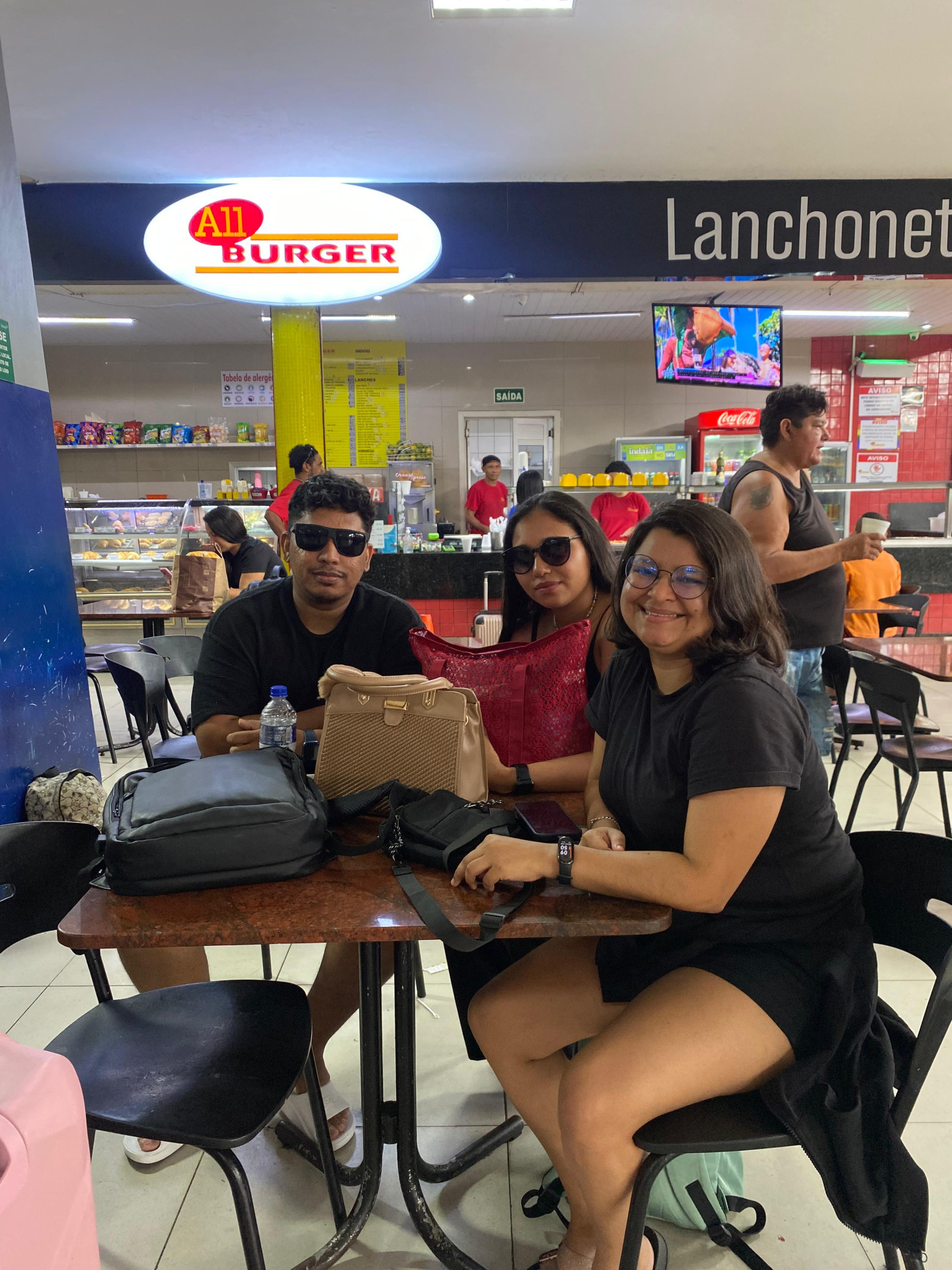 Aury Mesquita, seu irmão Dyckson Mesquita e sua cunhada Juçelia Sousa, residentes de Teresina, Piauí