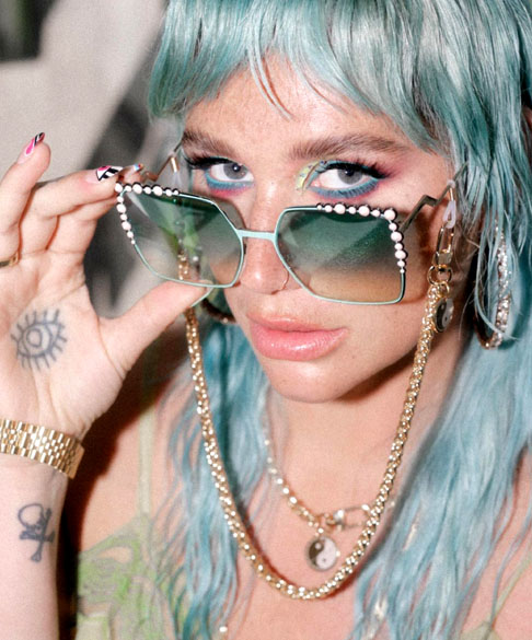 Kesha Rose Sebert, conhecida simplesmente como Kesha é uma cantora, compositora e atriz estadunidense. Surgiu no mundo da música no início de 2009 depois de ter sua voz na canção Right Round, do rapper Flo Rida. 