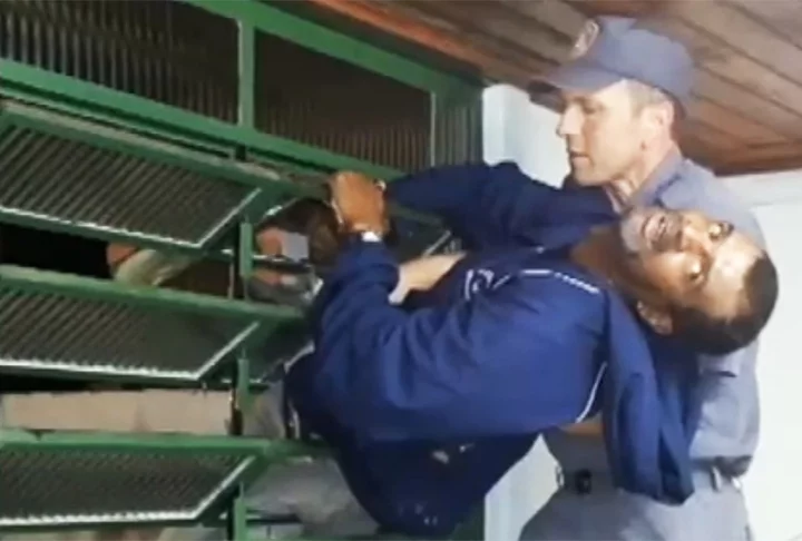 Em outubro de 2014, um outro caso, ainda mais bizarro, ocorreu em Piracicaba (SP). Um bandido virou piada depois de ficar preso numa janela ao tentar fugir, após o assalto. 