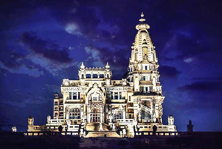 O Cairo Islâmico é uma antiga cidade da capital egípcia, da Era Medieval. Ela fica entre a área urbana moderna e é uma das cidades islâmicas mais velhas do mundo, com as suas famosas mesquitas, escolas e fortes.