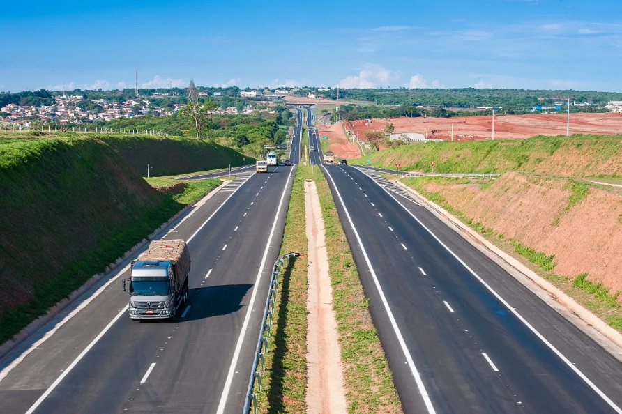 A sétima posição no ranking da CNT foi a BR-116, no trecho do Rio de Janeiro, entre o km 170 e 180, com 264 acidentes e 11 mortes. 