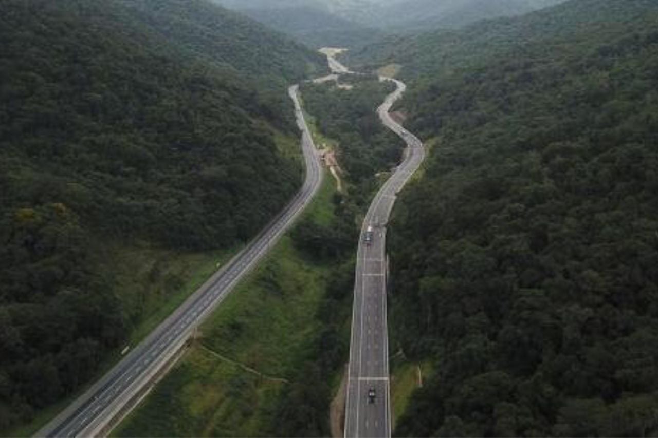 O segundo lugar ficou com a BR-116, novamente no trecho de SP, mas entre os km 220 e 230, com 415 acidentes e 15 mortes. 