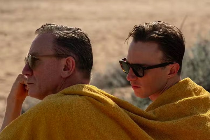 Na trama, que se passa na Cidade do México dos anos 1950, Craig interpreta um expatriado americano de meia-idade que se apaixona por um um jovem estudante bem mais novo do que ele.