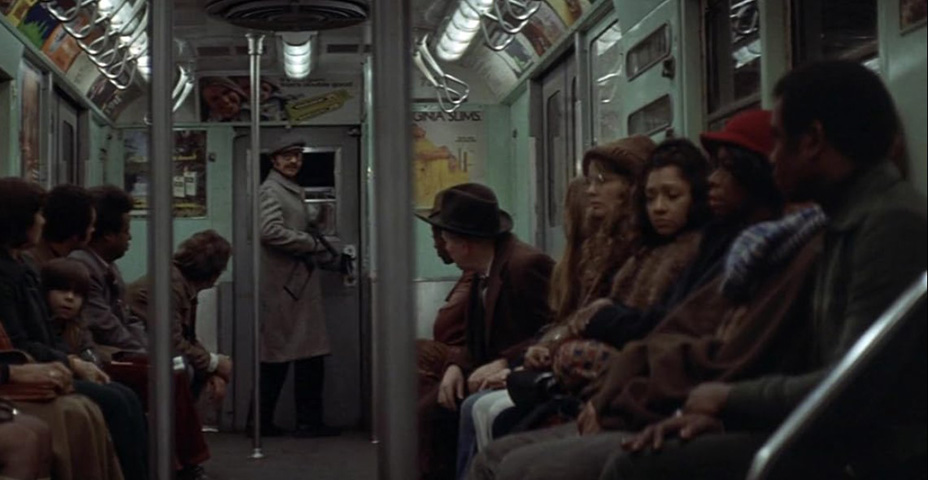 Um policial rabugento entra no caso de forma estabanada. A obra, um clássico da década de 1970, foi bem avaliada pela crítica e recebeu o aval do público, graças ao seu enredo envolvente e à excelência ao conseguir unir suspense e ação