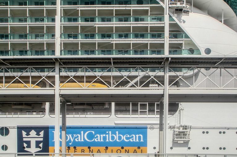 “Tudo foi feito no prazo previsto no cronograma, apesar de sua partida ter sido adiada devido às condições do vento”, comunicou a Royal Caribbean, na ocasião.