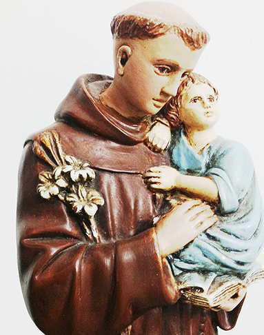 12 de junho foi a data escolhida por ser véspera do Dia de Santo Antônio, que tem fama popular de ser casamenteiro. 