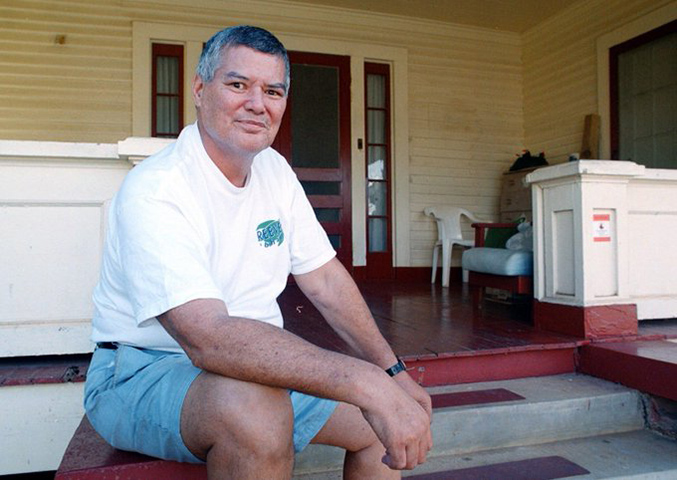 O pai de Keanu, Samuel, viajava muito a trabalho e, numa das viagens, não voltou mais ao Líbano, abandonando a família. Samuel foi preso por tráfico de heroína no Havaí.  Keanu só voltou a vê-lo quando já era adulto, e até famoso. 