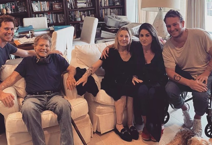 Além de Kevin, Tatum é mãe de Sean e Emily. Os três são fruto do casamento da atriz com o consagrado tenista John McEnroe. 

