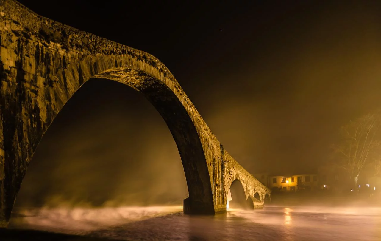 Na Europa, existem várias pontes envoltas em lendas diabólicas que, por isso, são chamadas de Pontes do Diabo. Elas estão espalhadas por vários países.  São dezenas, sempre com lendas e folclores bem parecidos e instigantes. 