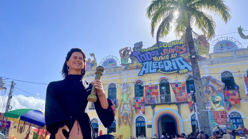 Para a atriz Fernanda Torres, virar boneco de Olinda é uma consagração 