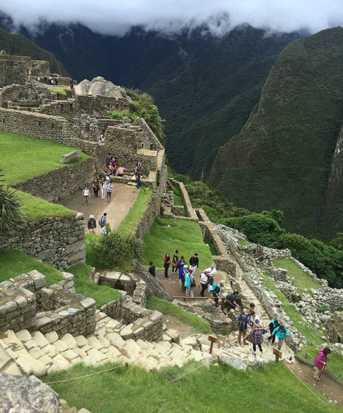 Atualmente, Machu Picchu é um sítio arqueológico cujas ruínas são atrativos para turistas do mundo todo. É o local mais buscado por viajantes no Peru e um dos destinos mais procurados na América Latina.
