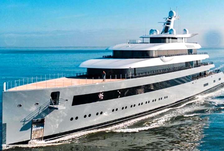 O Moonrise, com 328 pés (100m), é propriedade do bilionário fundador do WhatsApp, Jan Koum, que tem outros quatro iates.