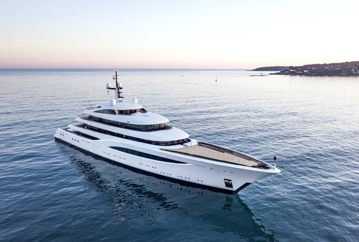 Pai do piloto de F1 Nicholas Latifi, Michael Latifi - magnata canadense da alimentação - é proprietário do Faith, de 317 pés (96m).