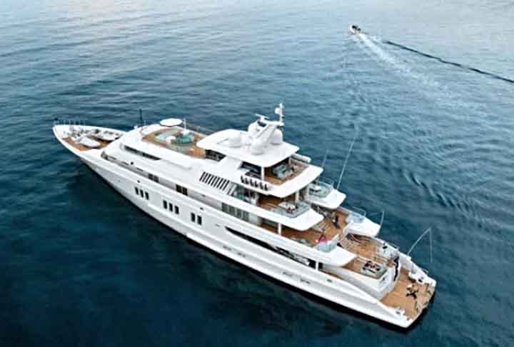 Além de Gustavia, as vizinhas St. Maarten e Antígua também recebem as pessoas mais ricas do mundo em épocas de alta temporada. 