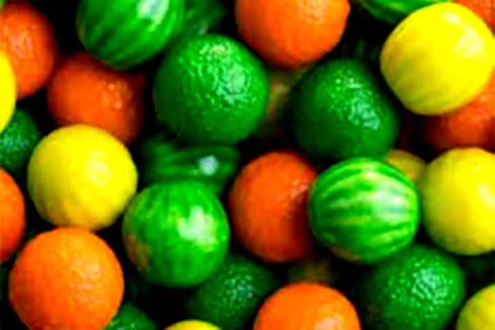 Mudanças de hábito, com dietas mais saudáveis, e a pandemia de Covid-19 afetaram a produção de chiclete nos últimos anos. No entanto, o produto segue presente em boa parte dos mercados mundiais.
