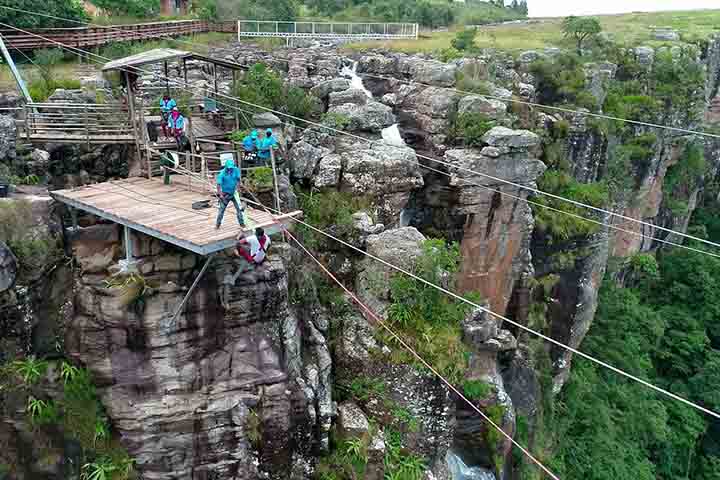 África do Sul - Com praias, safáris e cidades vibrantes, a África do Sul oferece uma viagem diversificada e acessível. Transporte e alimentação têm preços baixos, tornando o destino ideal para quem busca custo-benefício.
