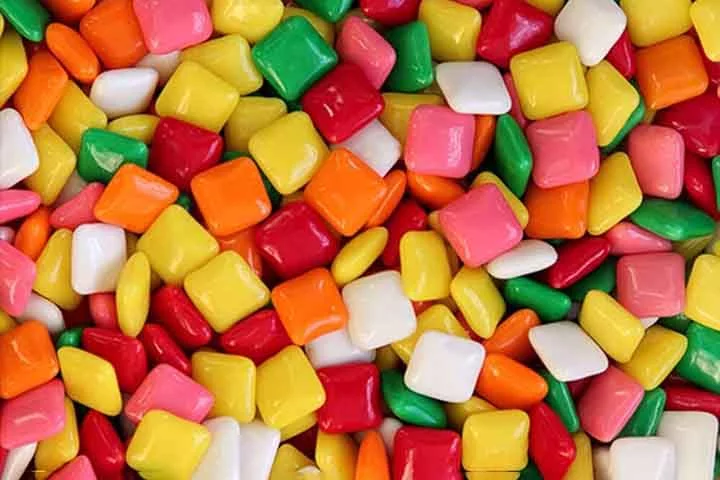 Mas o item principal é mesmo a goma feita com resina sintética a partir de derivados do petróleo.
