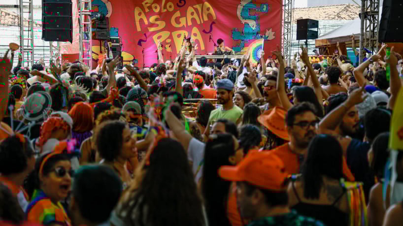 Prefeito de Fortaleza, Evandro Leit&atilde;o afirmou que Ciclo Carnavalesco 2026 na Cidade ter&aacute; mais polos; na foto, foli&otilde;es se divertem na Pra&ccedil;a dos Le&otilde;es no Carnaval 2025 