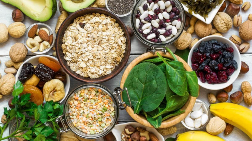 Manter a alimentação saudável é fundamental para pacientes com hipertensão (Imagem: artem evdokimov | Shutterstock) 