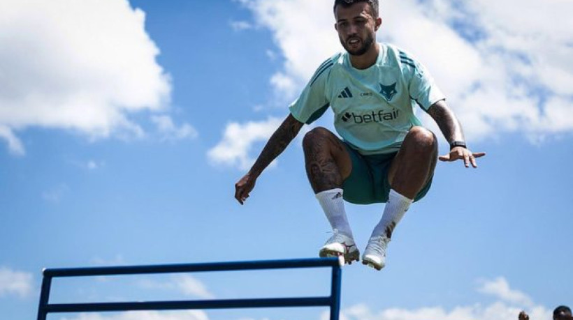 Volante, titular incontestável de Jardim, conta qual caminho deve ser trilhado para a Raposa se livrar da má impressão deixada no começo de 2025