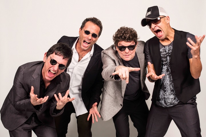 A banda ficou conhecida por suas letras críticas e provocativas, que abordam temas sociais, políticos e existenciais, sempre com um toque de ironia e irreverência.