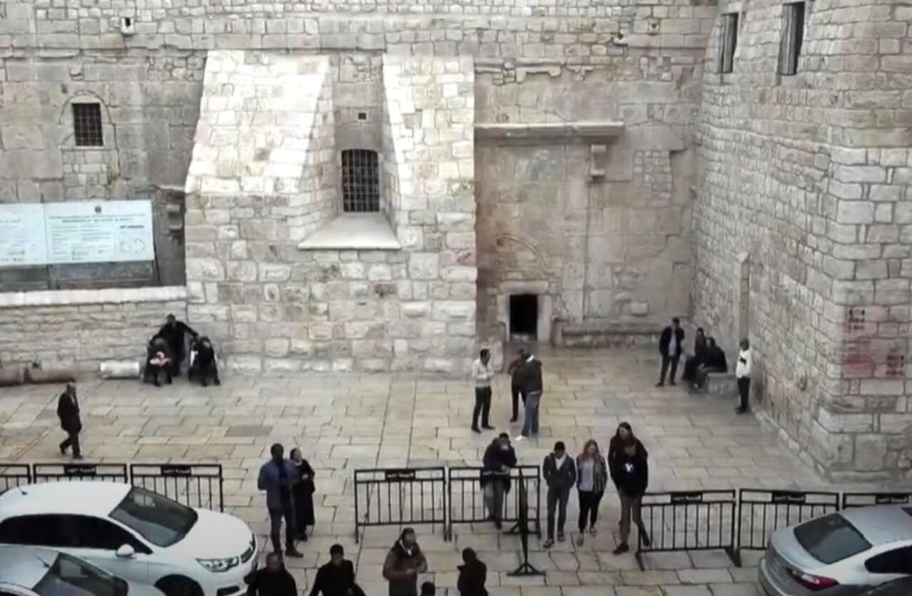 A cidade de Belém, localizada na Cisjordânia, é de grande importância religiosa. Além de ser tradicionalmente reconhecida como o local de nascimento de Jesus, é também um ponto de convergência para o judaísmo, o cristianismo e o islamismo.