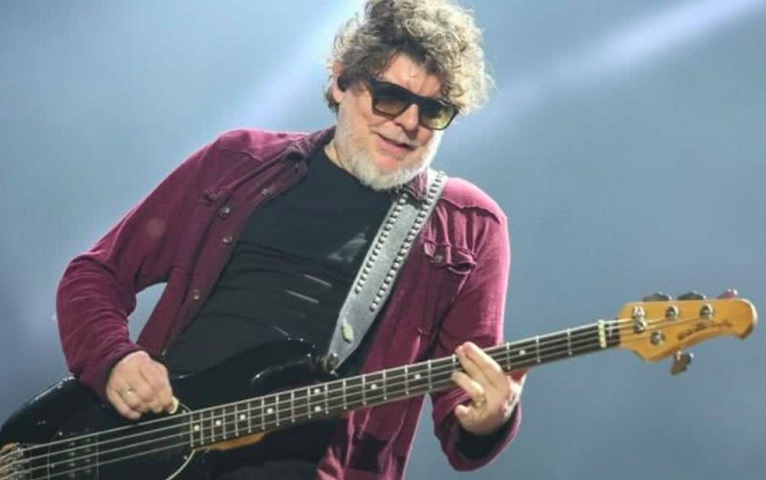 Após realizar o procedimento para retirada do tumor, em setembro/24, ele voltou a se apresentar com a banda em um show realizado em São Paulo.