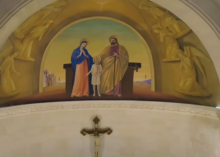 Por outro lado, o nome Jesus de Nazaré continua a ser uma referência histórica fundamental. No Evangelho de João, por exemplo, Natanael expressa ceticismo sobre a possibilidade de algo bom surgir de Nazaré, destacando a importância da cidade na vida de Jesus.